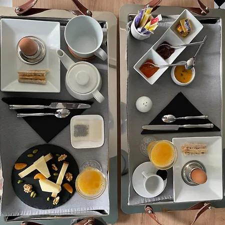 Troisieme Droite Καόρ