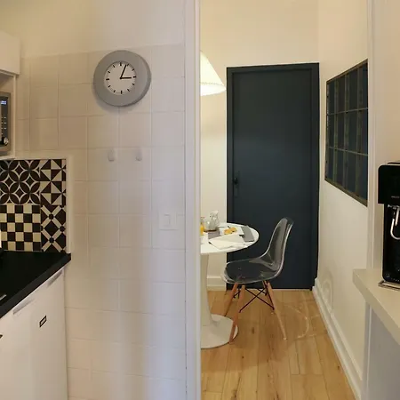 Troisieme Droite Καόρ