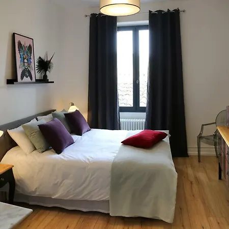 Πανσιόν Troisieme Droite 3*