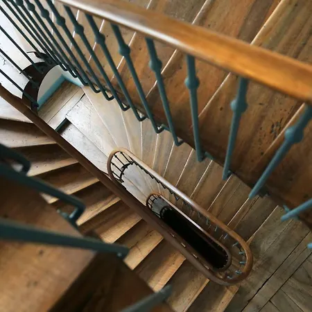 Troisieme Droite Καόρ