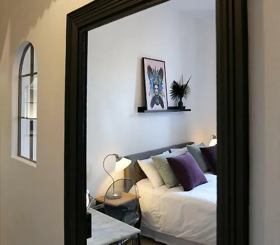 招待所 Troisieme Droite